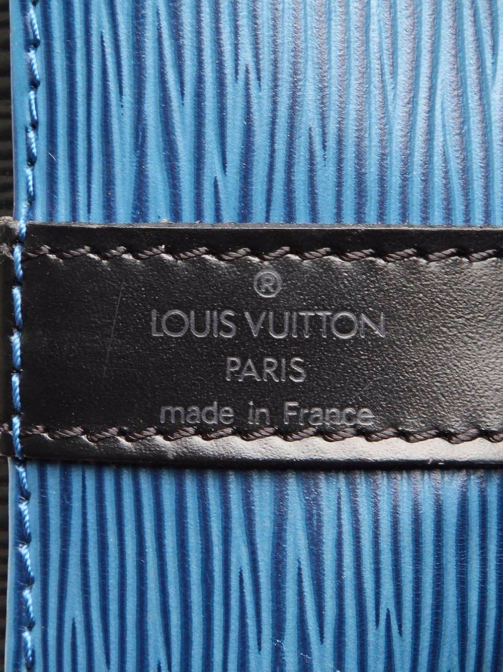 фото Louis vuitton сумка на плечо épi petit noé 1995-го года