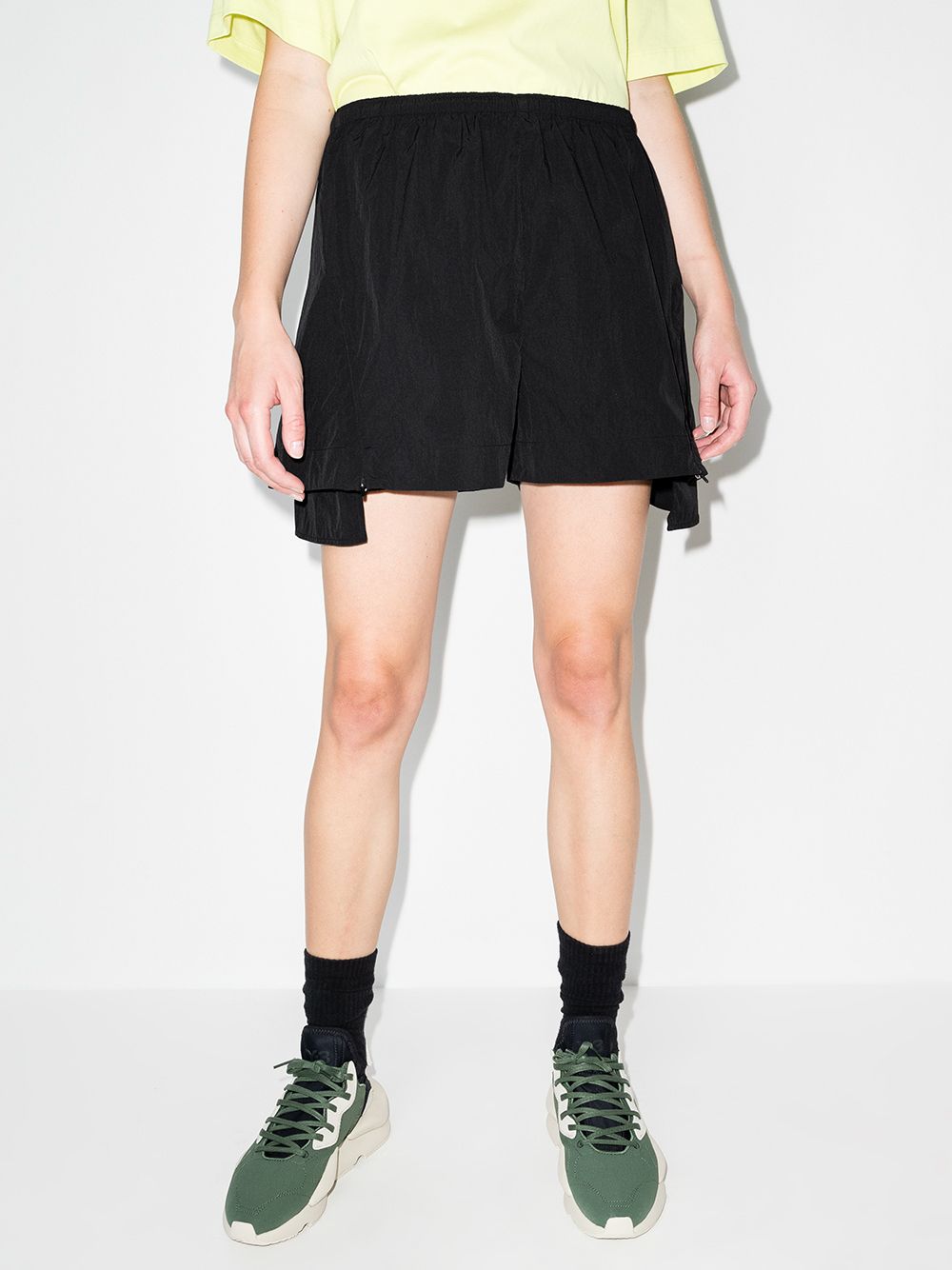 фото Y-3 light shell running shorts