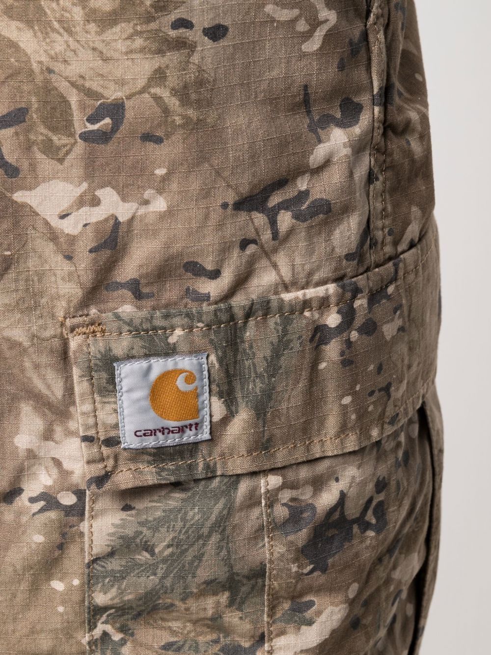 фото Carhartt wip шорты с камуфляжным принтом