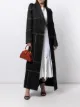 Imagen 2 de Gabriela Hearst abrigo con detalles de costuras