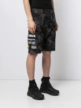 camouflage-print cargo shorts展示图