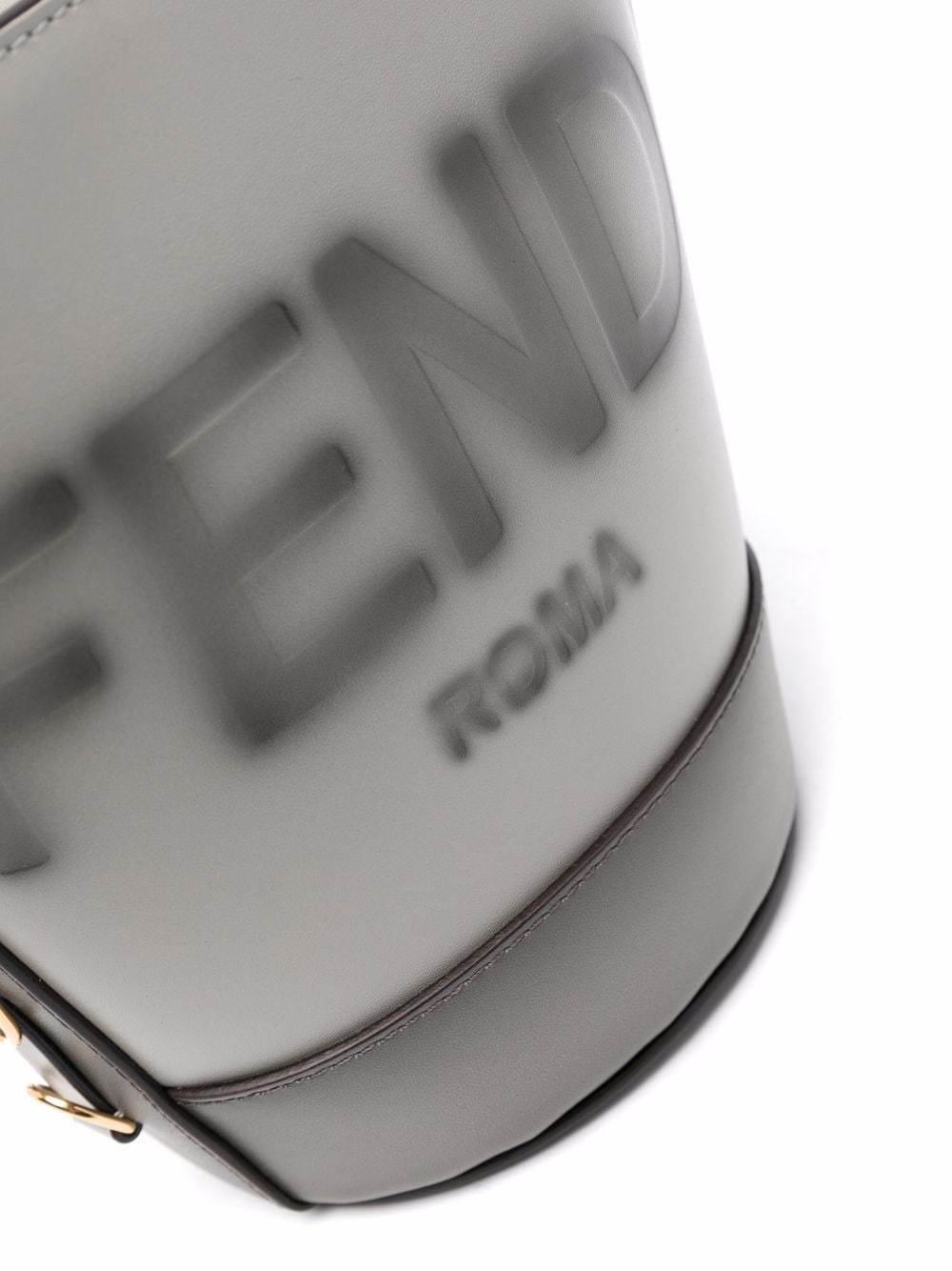 фото Fendi сумка-ведро с тисненым логотипом