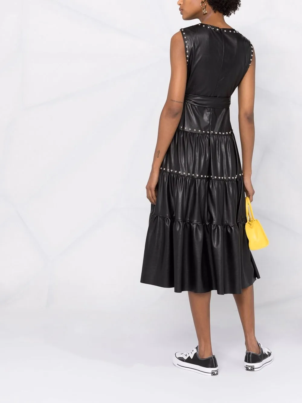 фото Pinko ярусное платье миди с заклепками