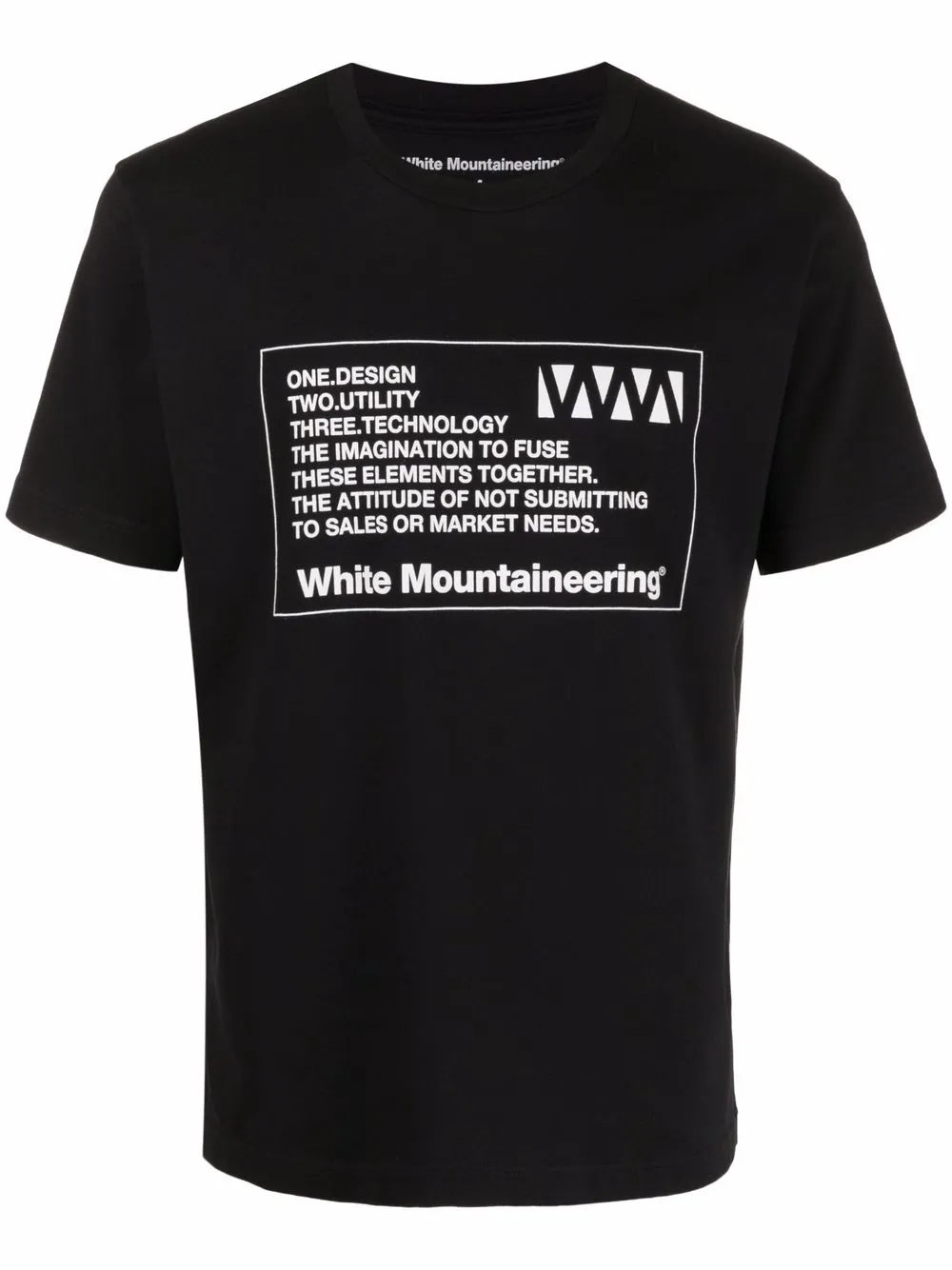 

White Mountaineering playera con motivo de etiqueta - Negro