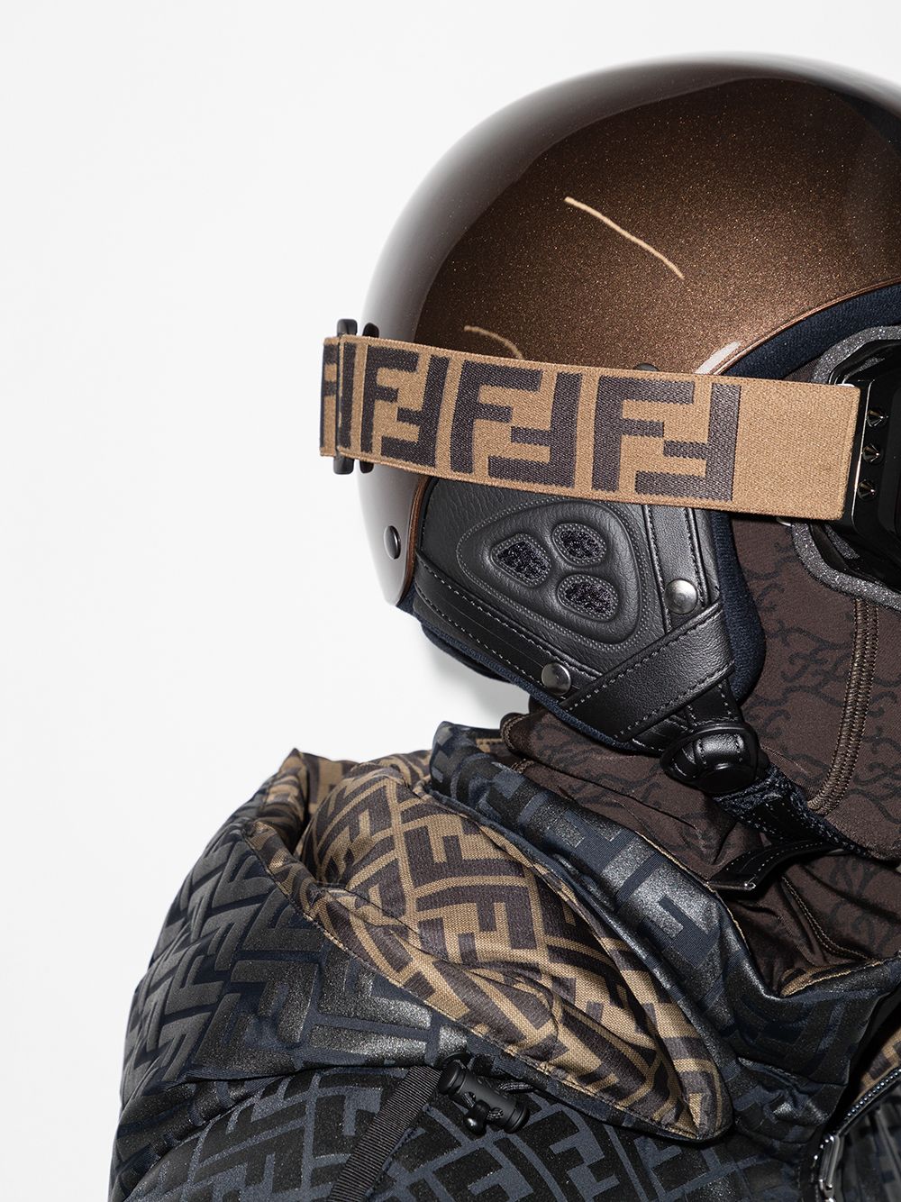фото Fendi лыжный шлем с логотипом ff