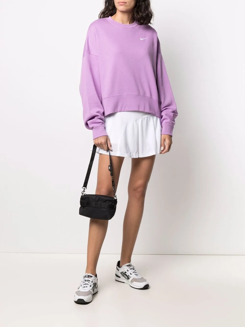 фото Nike укороченная толстовка с вышивкой swoosh