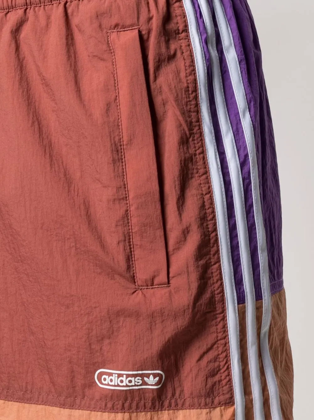 фото Adidas шорты в стиле колор-блок