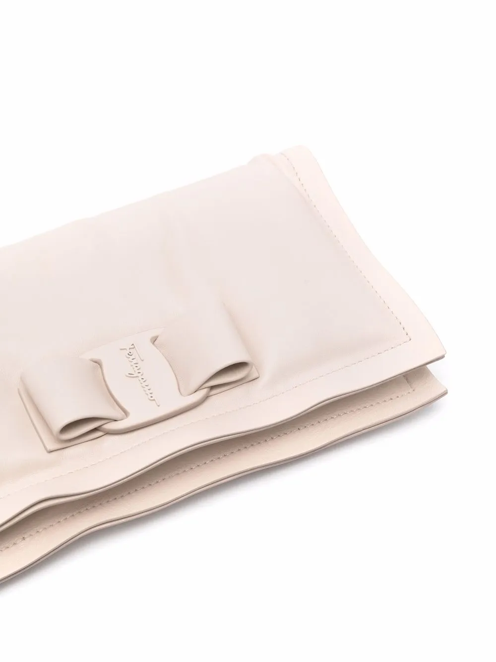 фото Salvatore ferragamo сумка через плечо vara bow