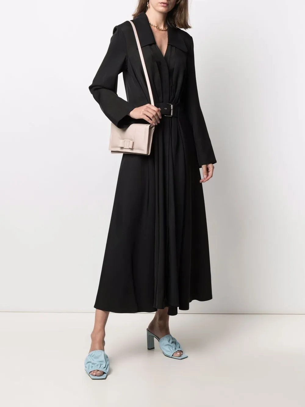 фото Salvatore ferragamo сумка через плечо vara bow