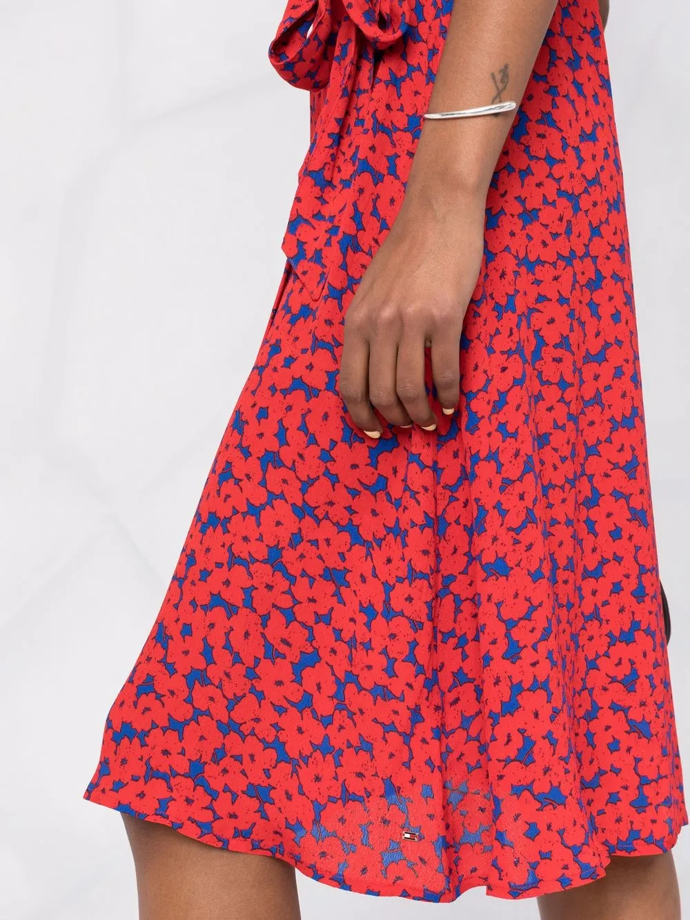 фото Tommy hilfiger платье с запахом и цветочным принтом