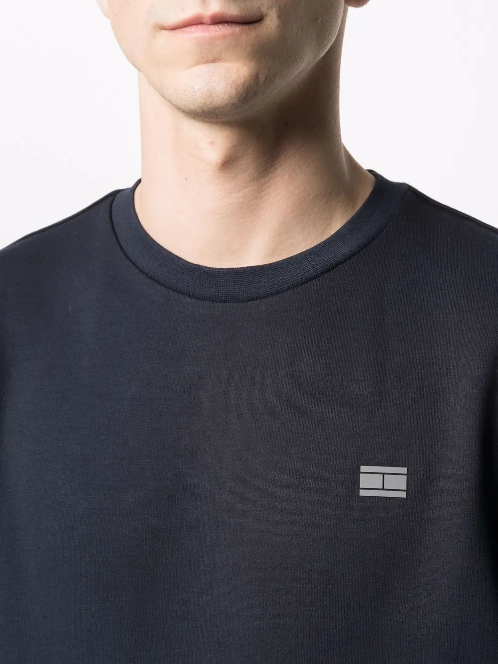 фото Tommy hilfiger толстовка с круглым вырезом и нашивкой-логотипом