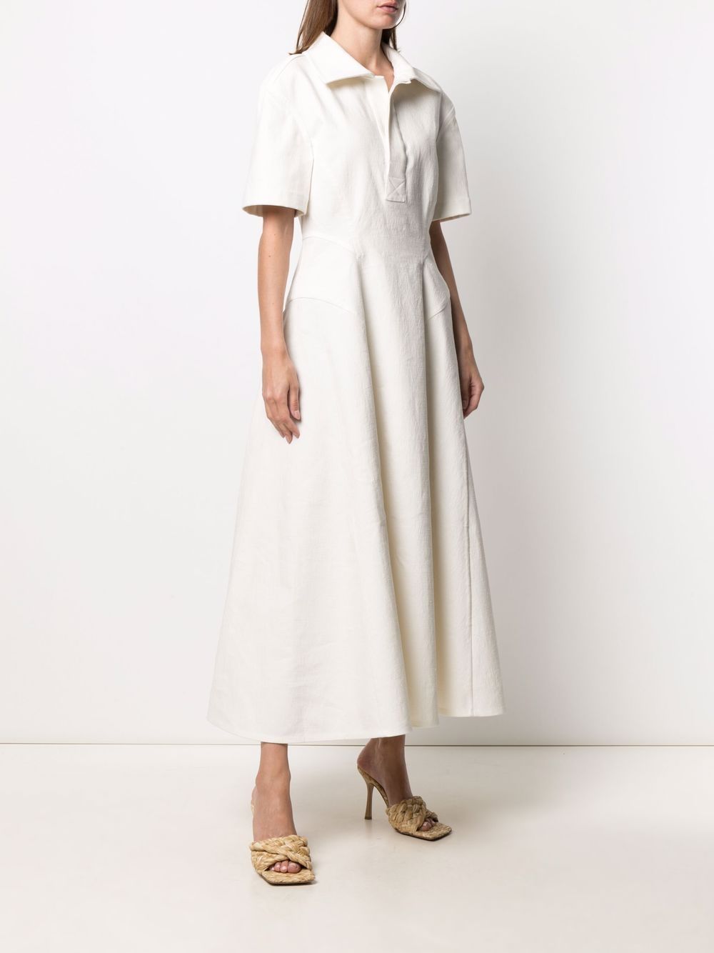 фото Bottega veneta расклешенное платье с короткими рукавами