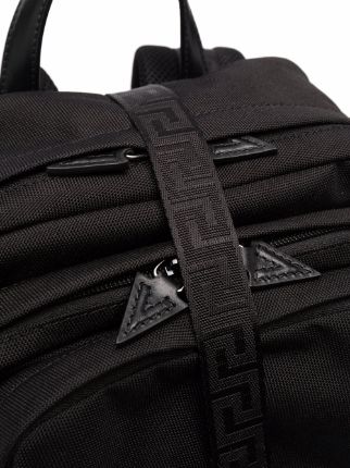 multi-pocket zip-around backpack展示图