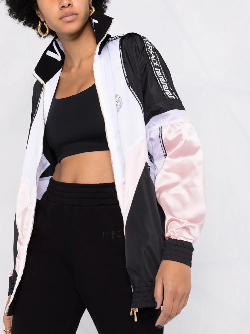 фото Versace легкая куртка с узором greca и логотипом