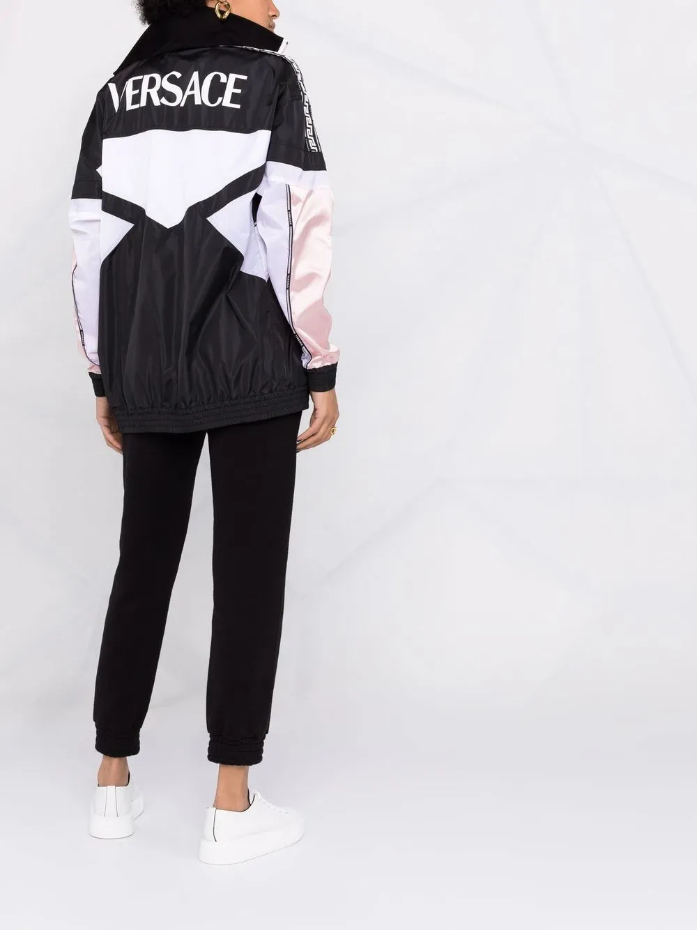 фото Versace легкая куртка с узором greca и логотипом