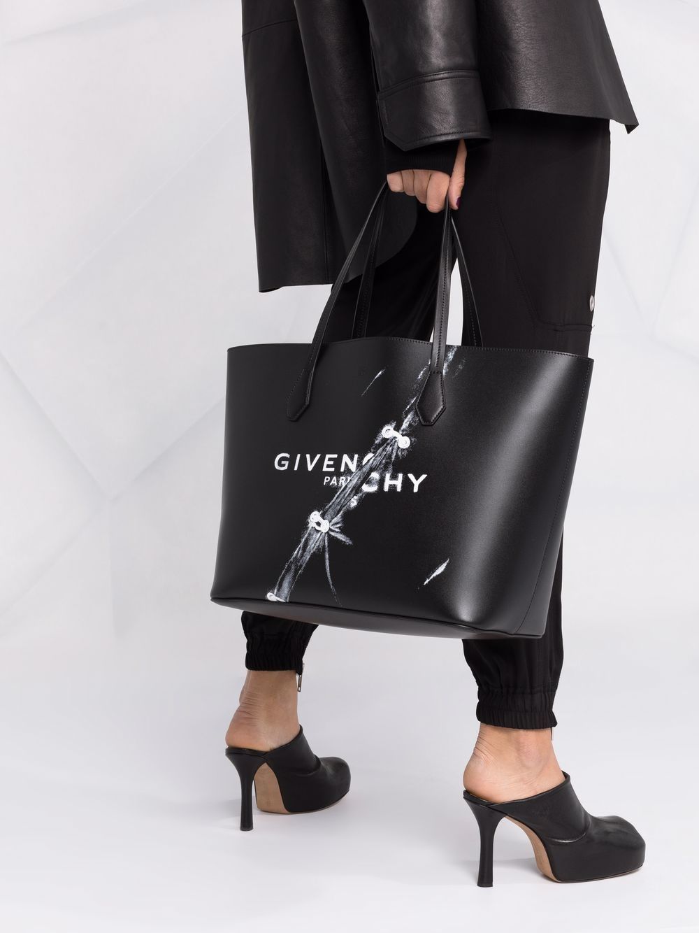 фото Givenchy сумка-шопер с эффектом тромплей