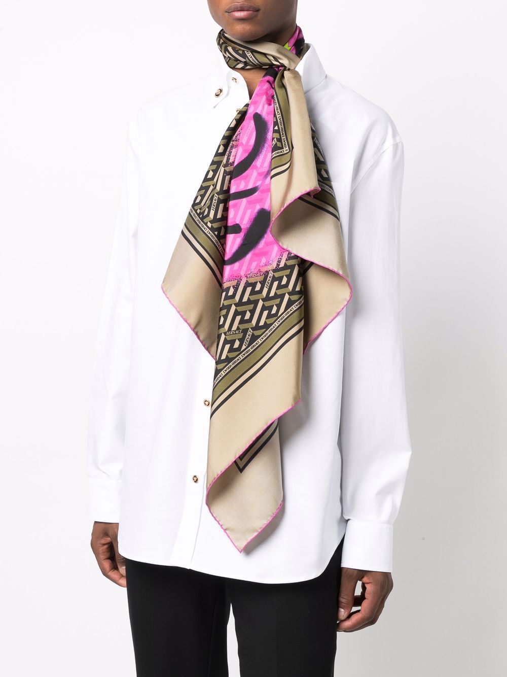 фото Versace шелковый платок с логотипом