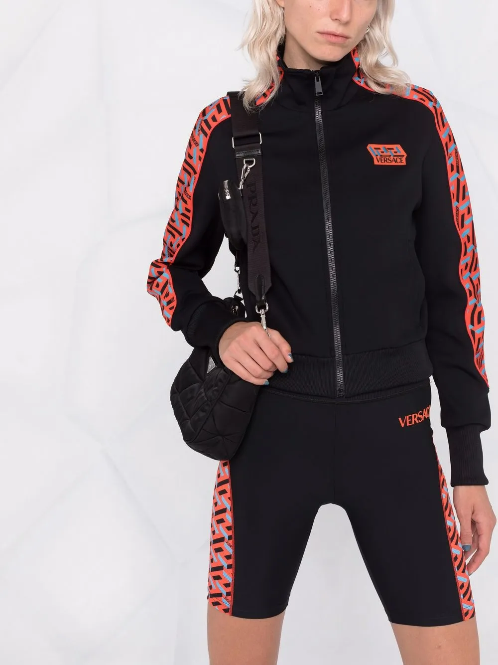 фото Versace спортивная куртка le greca