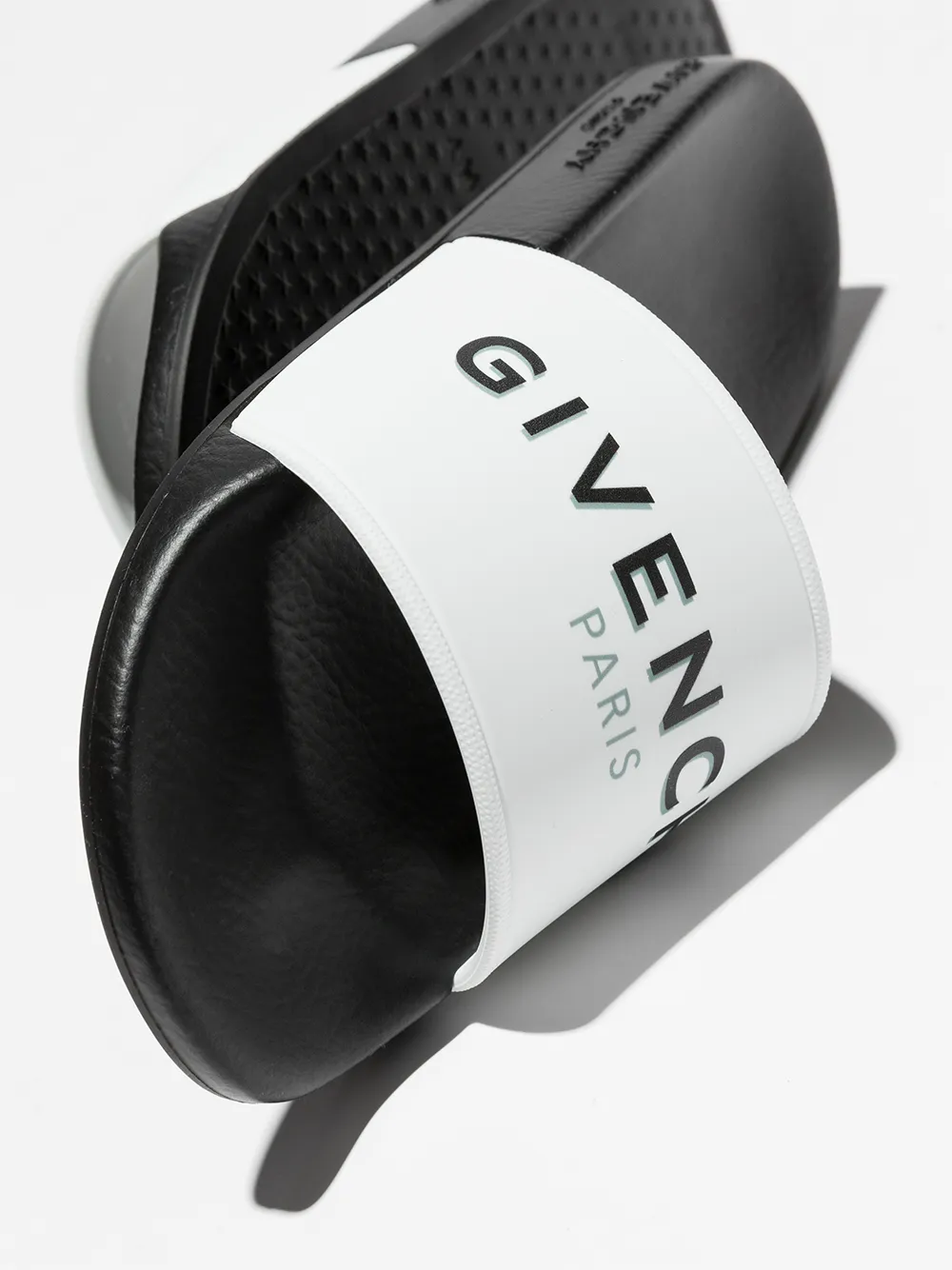 фото Givenchy kids двухцветные шлепанцы с логотипом
