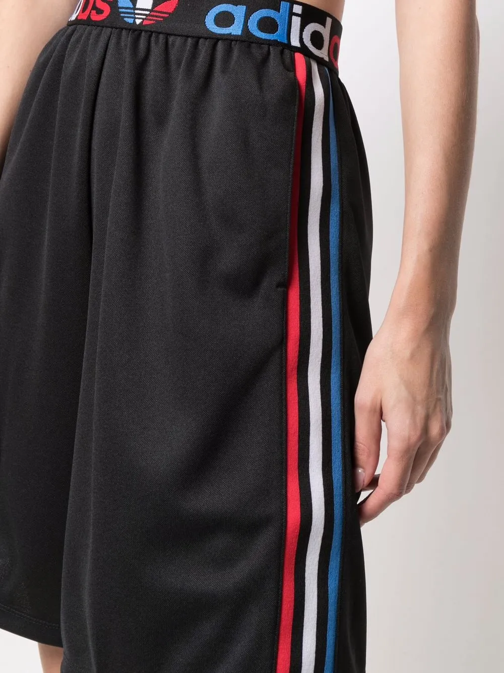 фото Adidas спортивные шорты с логотипом