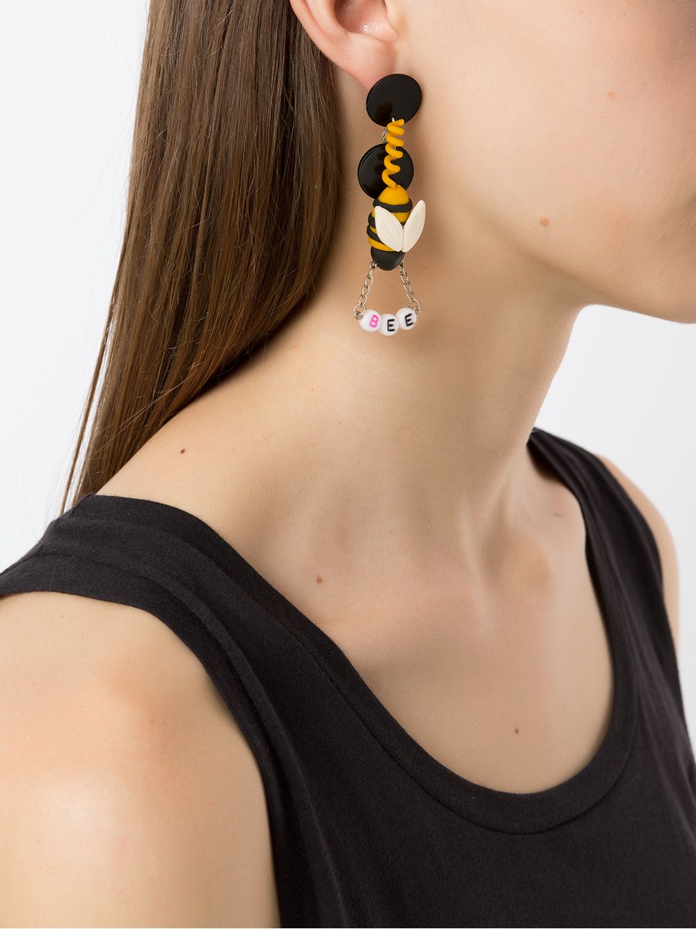 串珠细节蜜蜂吊饰耳环