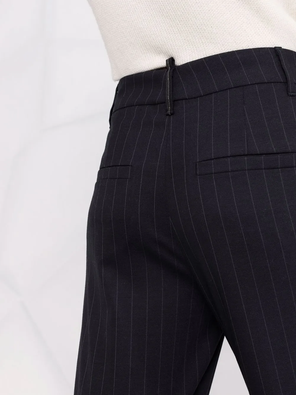 фото Brunello cucinelli брюки строгого кроя в тонкую полоску