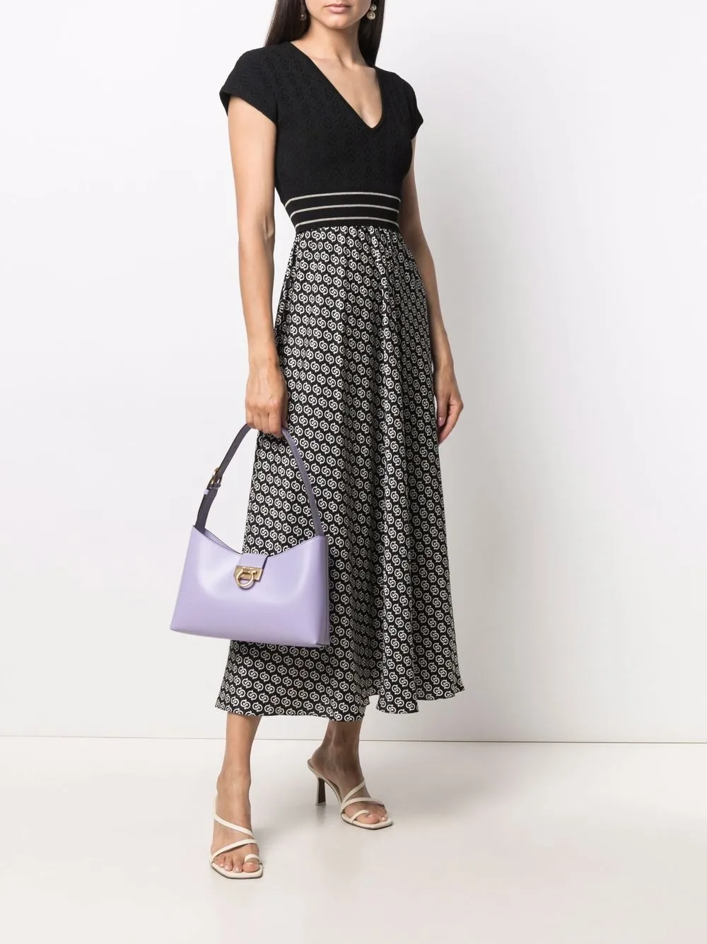 фото Salvatore ferragamo сумка-тоут с декором gancini