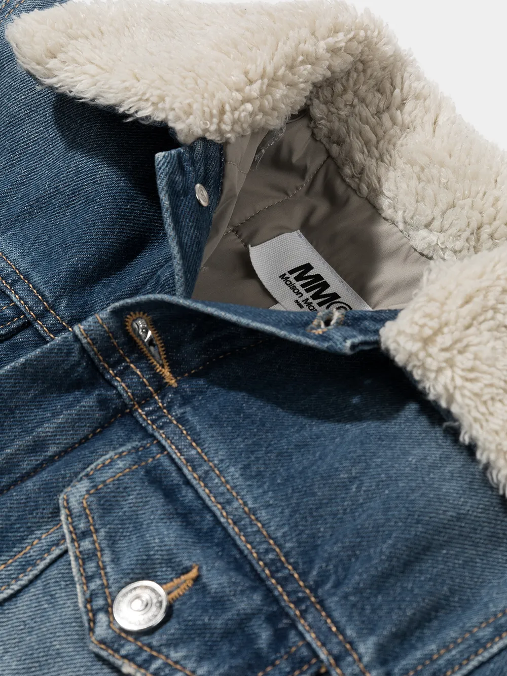 фото Mm6 maison margiela kids джинсовая куртка с воротником из овчины