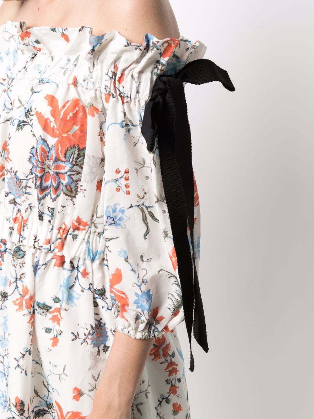 фото Erdem платье augustus с открытыми плечами и цветочным принтом