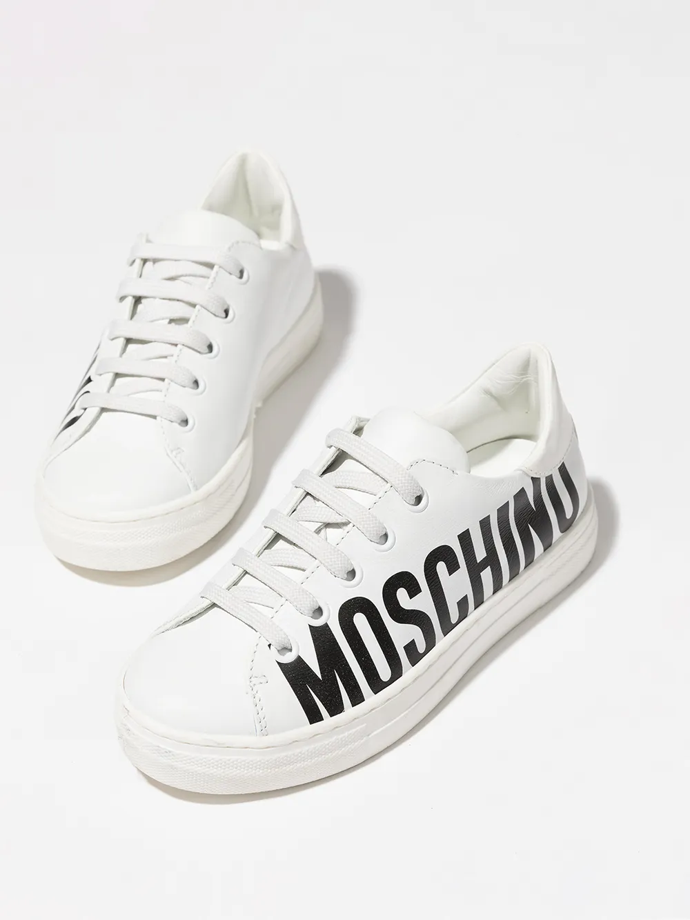 фото Moschino kids кроссовки с логотипом