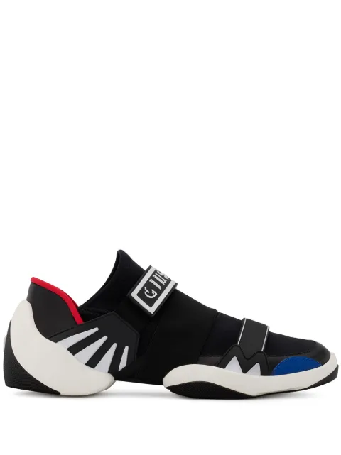 retro 12 black white