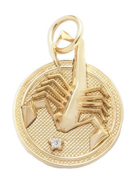 Foundrae dije Baby Scorpio Medallion en oro amarillo de 18kt con diamantes