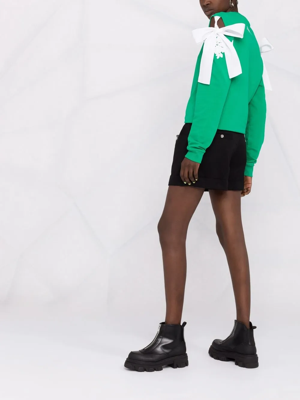 фото Gina толстовка с цветочной аппликацией