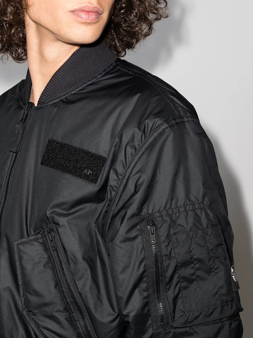 фото Adidas двусторонняя куртка-бомбер из коллаборации с parley