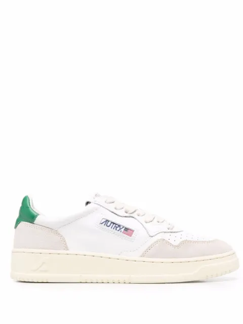 Autry tenis con agujetas y parche del logo