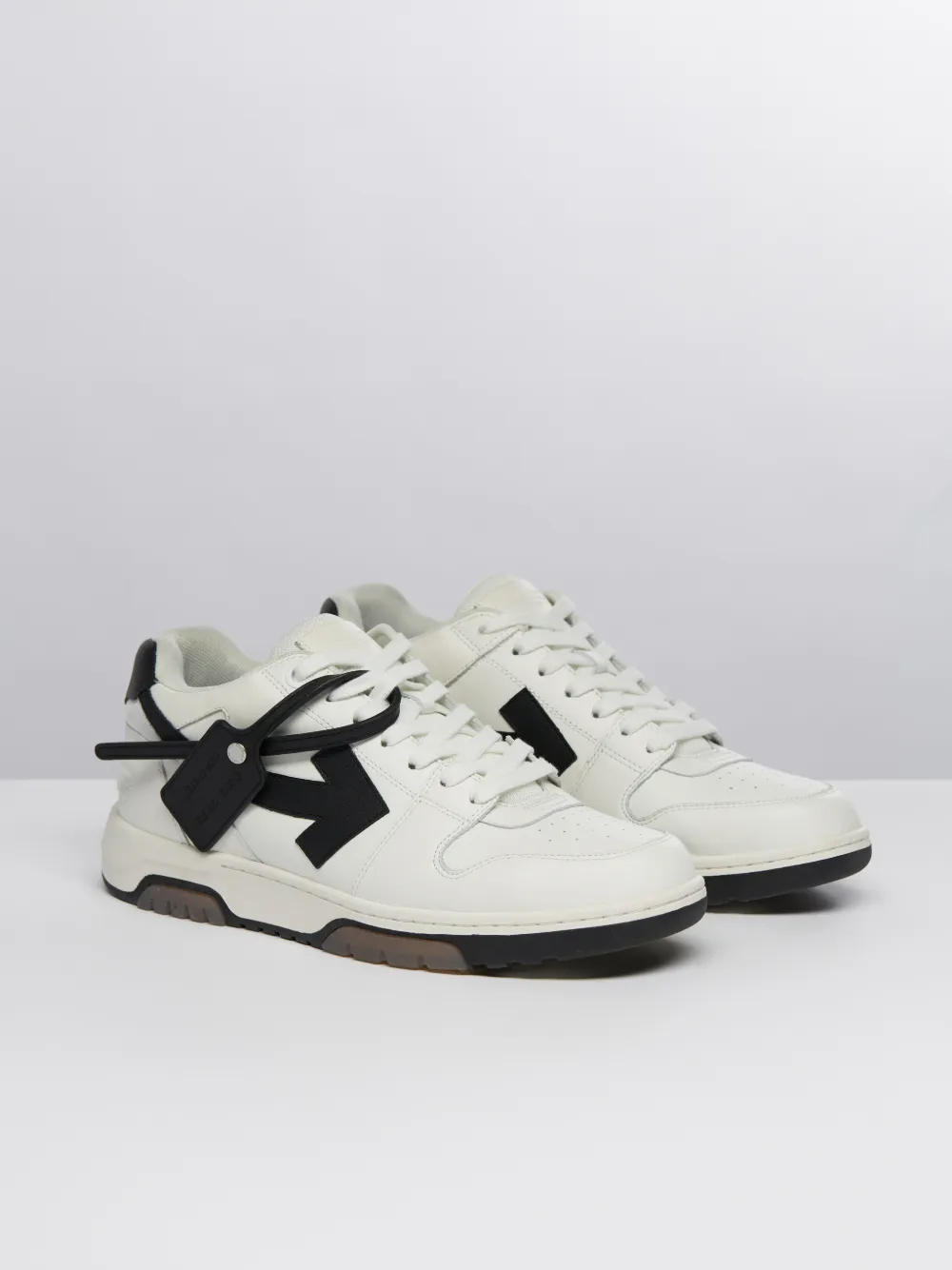 Sneakers Out of Office "OOO"