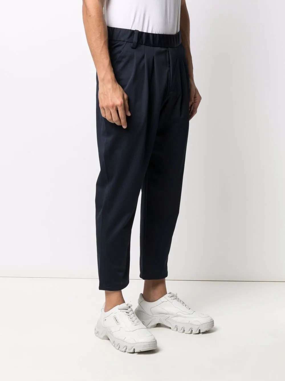 фото White mountaineering твиловые брюки со складками