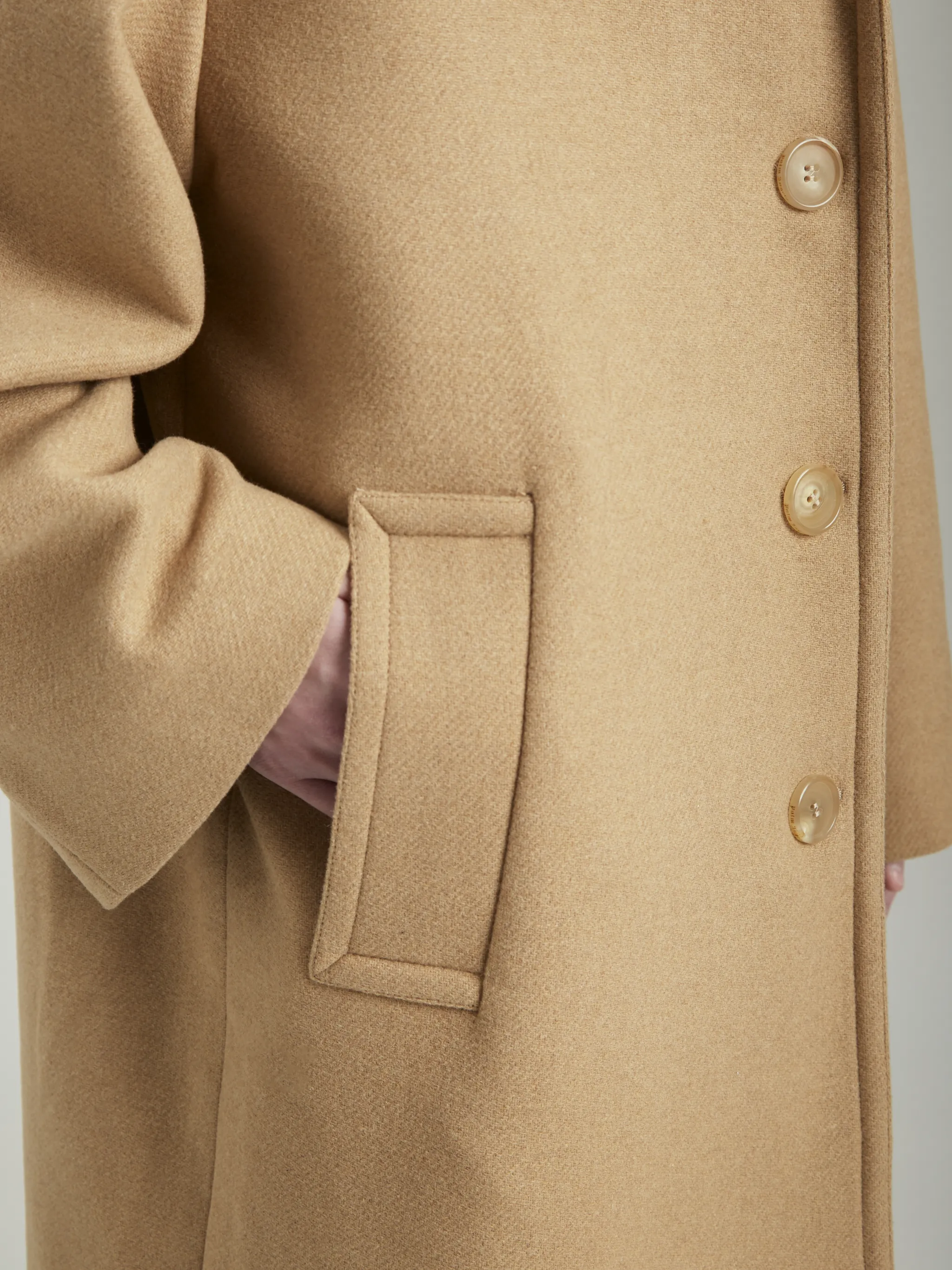 LOGO COAT