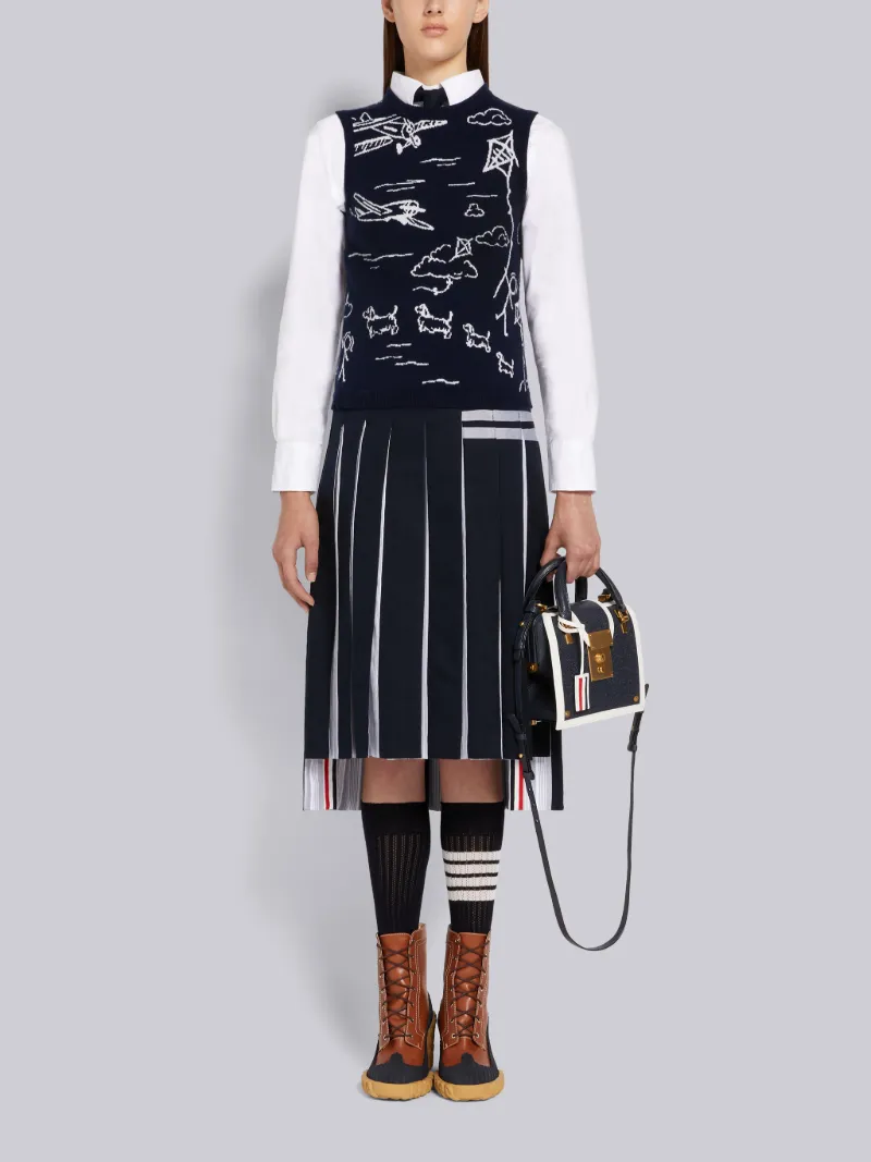 ネイビー スカイ トワル インターシャ カシミア シルクライニング シェルトップスブルー | Thom Browne 公式オンラインサイト ネイビー スカイ トワル インターシャ カシミア シルクライニング シェルトップスブルー | Thom Browne 公式オンラインサイト