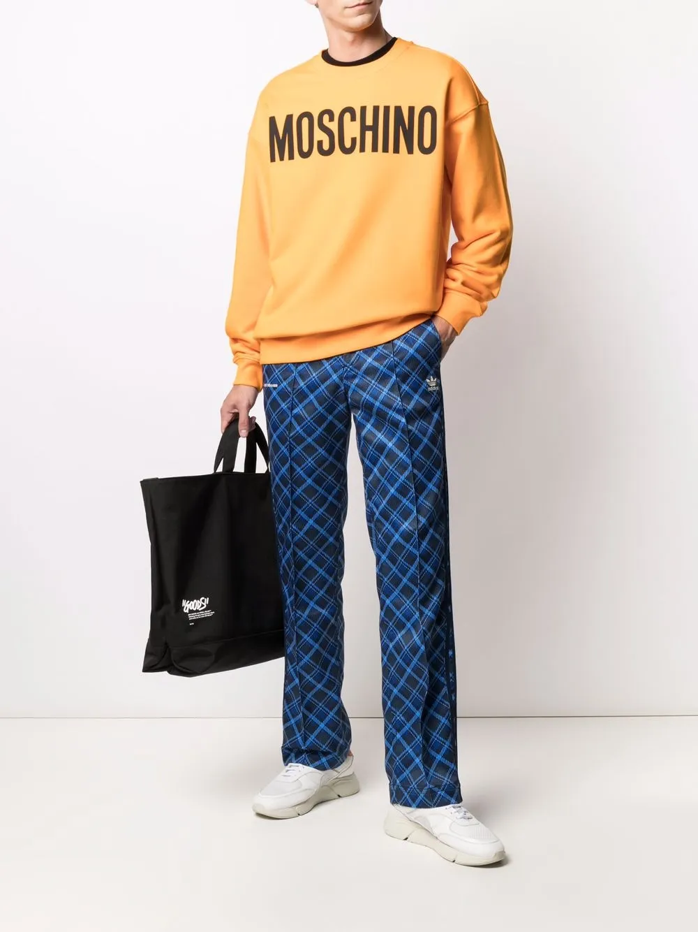 фото Moschino толстовка с приспущенными плечами и логотипом