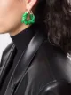 الصورة 2 من Bottega Veneta أقراط مثلثة بتصميم ملتوي