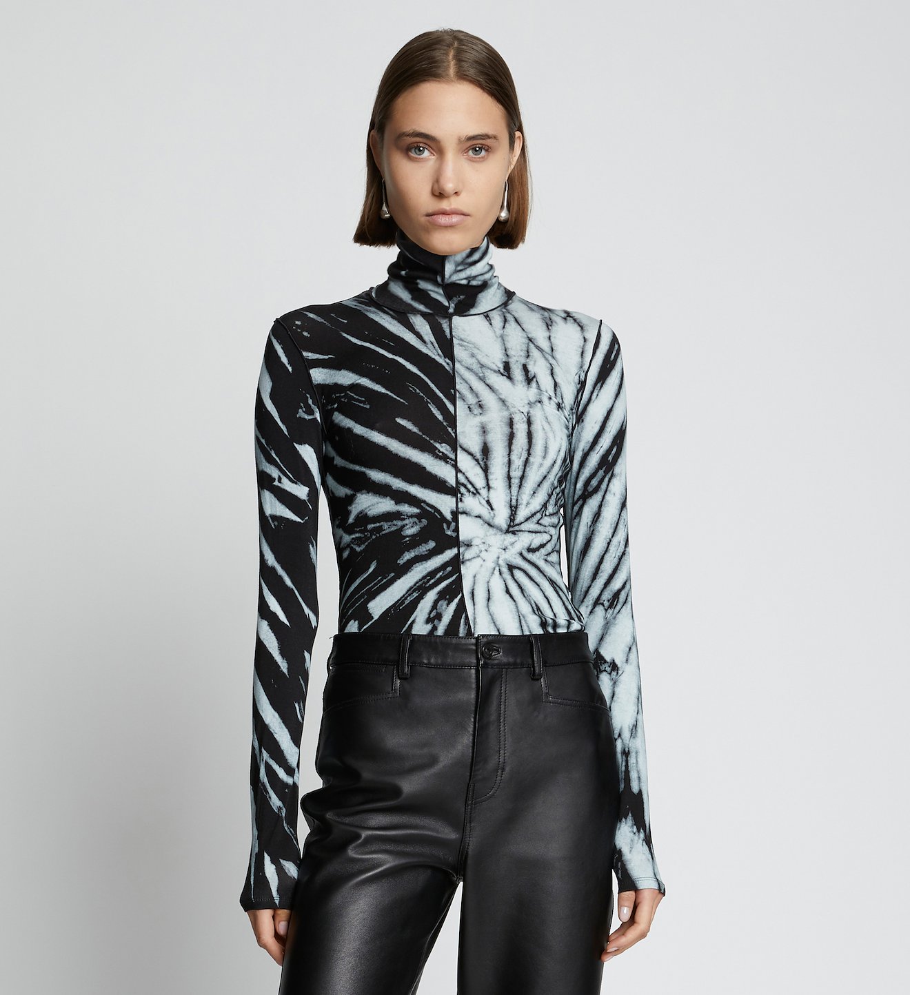 Bemærk finansiere Glat Spiral Tie Dye Turtleneck Top in blue | Proenza Schouler