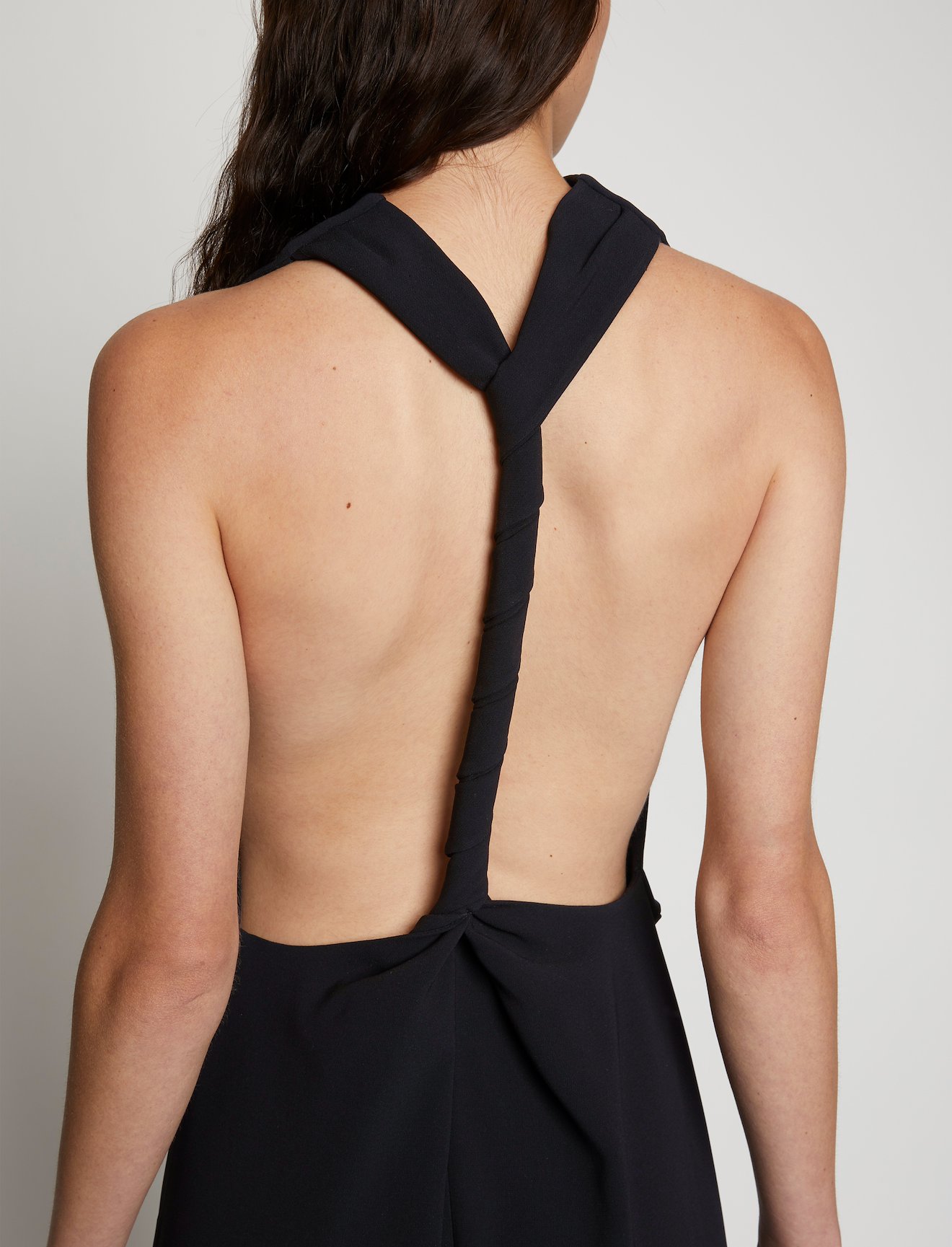 backless black dress