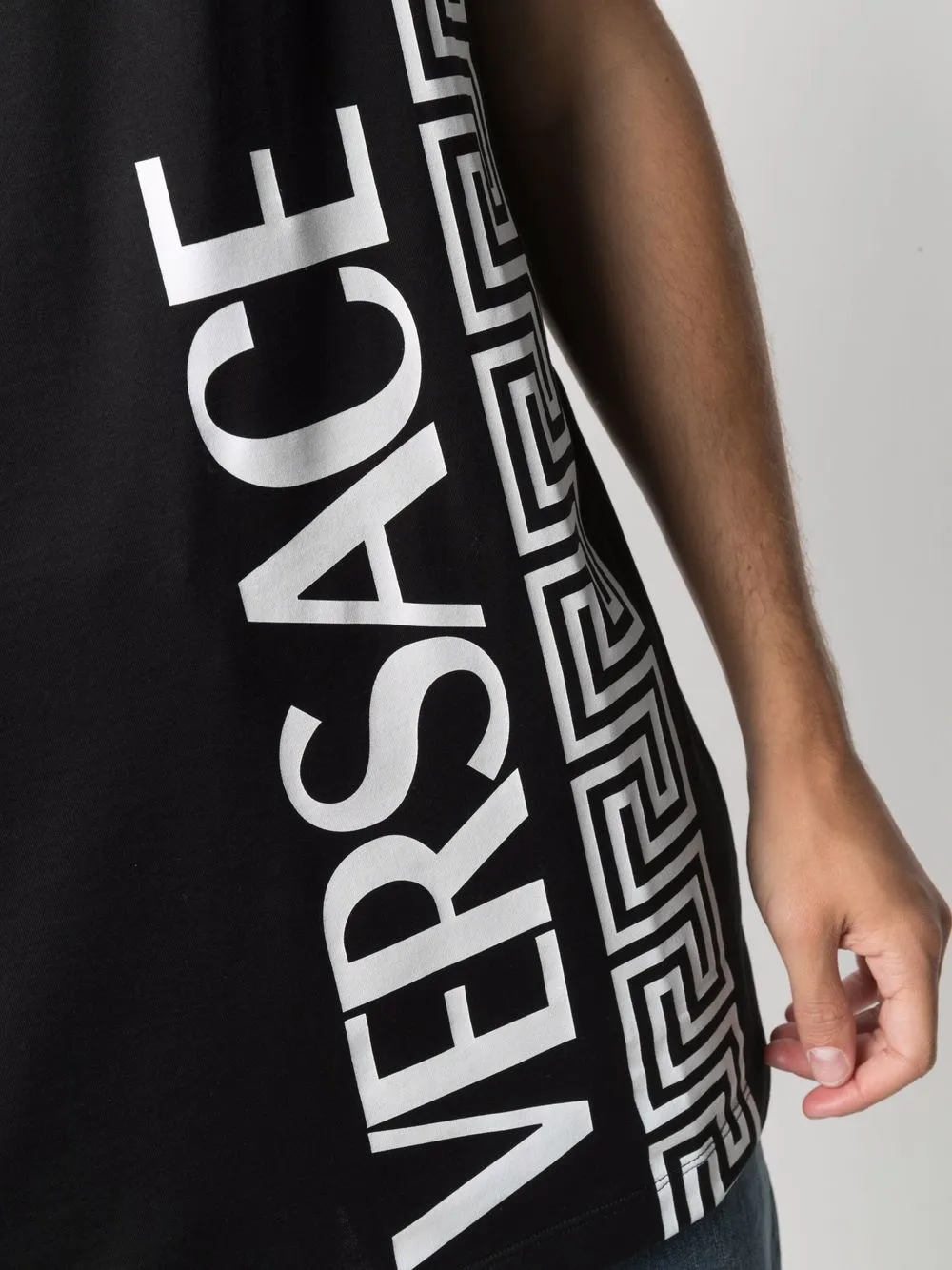 фото Versace топ с логотипом