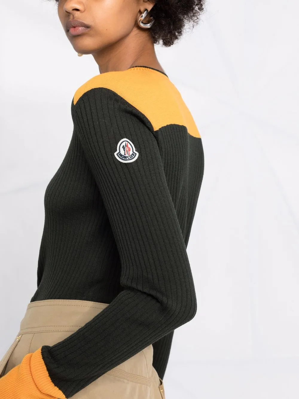 фото Moncler топ с v-образным вырезом и вставками