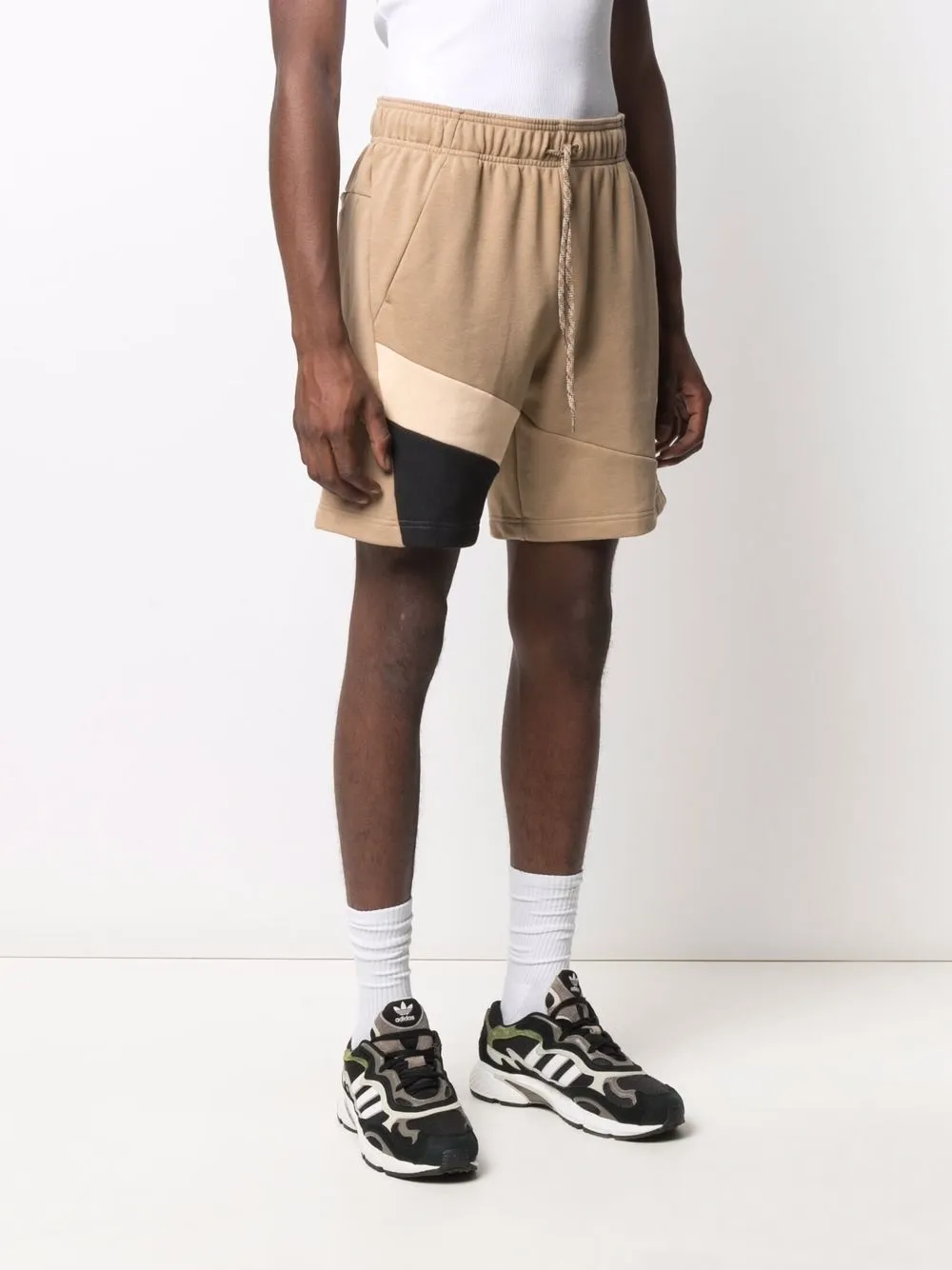 фото Adidas спортивные шорты с логотипом