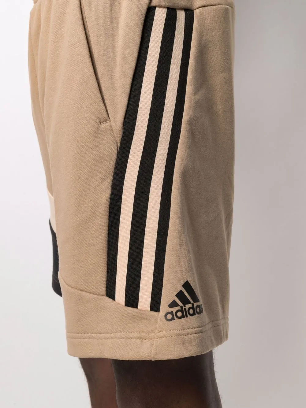 фото Adidas спортивные шорты с логотипом