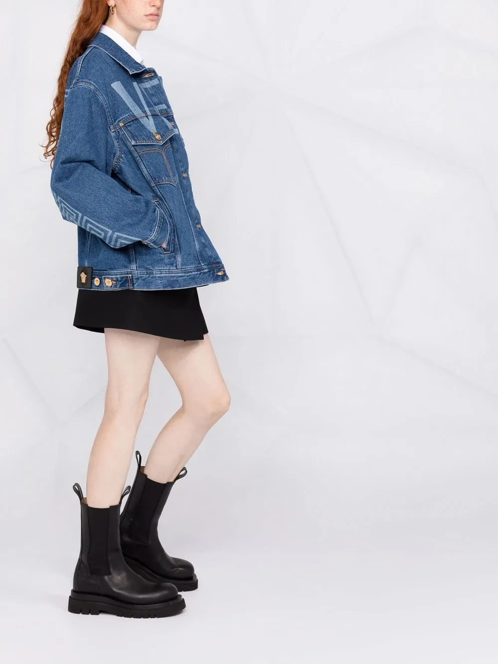 фото Versace джинсовая куртка с логотипом и узором greca