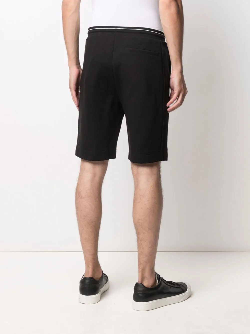 фото Boss спортивные шорты с вышитым логотипом