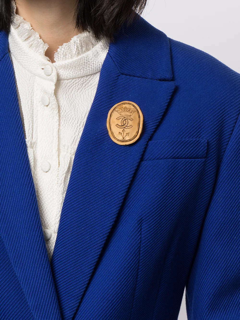 Image 2 of Chanel Pre-Owned 1990s CC logo-engraved brooch